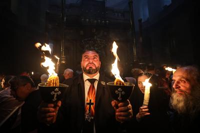 Israel Palestinians Holy Fire Christian pilgrims light candles during the Holy Fire ceremony, at the Church of the Holy-stock-foto