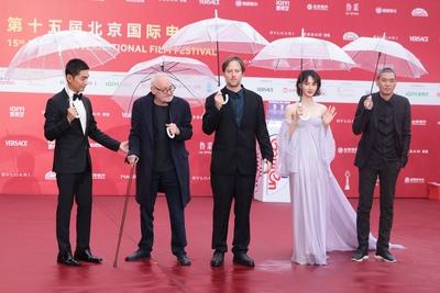 BEIJING, CHINA - APRIL 18: (L-R) Actor Song Yang, director Bela Tarr, director Cyril Schaublin, actress Gina Jin Chen an-stock-foto