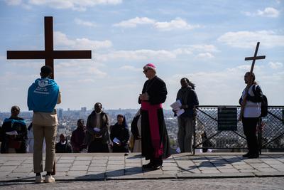 Holy Week: Stations of the Cross at the Sacre Coeur, in Paris, April 18, 2025-stock-foto