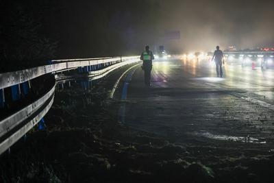 Schwerer Crash auf der A1 bei Remscheid in der Nacht zu Ostermontag.-stock-photo