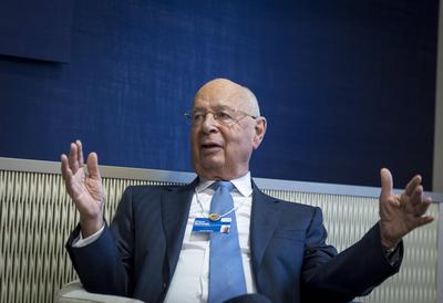 Klaus Schwab, Gruender des Weltwirtschaftsforum WEF, aufgenommen waehrend des World Economic Forum in Davos. Davosq Schw-stock-foto
