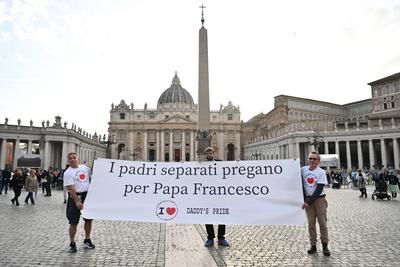 As Citta™ del Vaticano 21/04/2025 - pellegrinaggio per la morte di Papa Francesco / foto Antonello Sammarco/Image nella-stock-photo