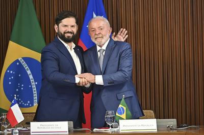 Presidente Lula recebe Gabriel Boric-stock-foto