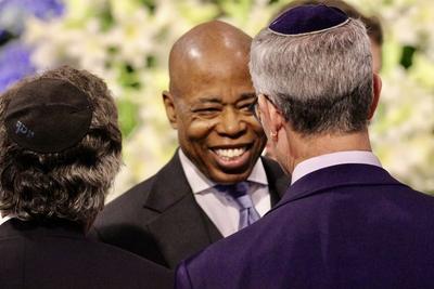 Mass at st. Patrick?s cathedral following passing of his holiness, pope francis.-stock-foto