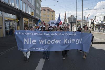 21.04.2025, Ostermarsch, N?rnberg: Zum traditionellen Ostermarsch gingen am Ostermontag mehrere hundert Menschen in N?rn-stock-foto