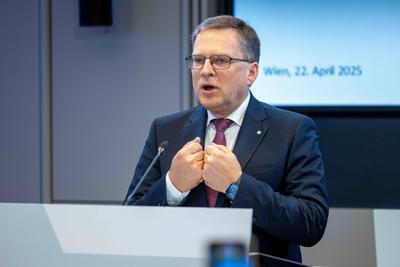 20250422 Pressekonferenz zur Schwerarbeit in der Pflege-stock-foto