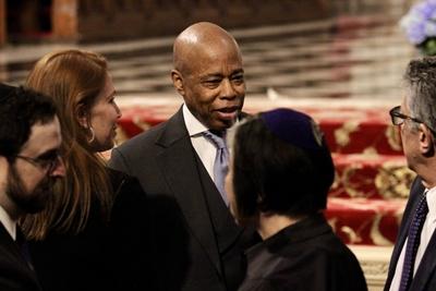 Mass at st. Patrick?s cathedral following passing of his holiness, pope francis.-stock-foto