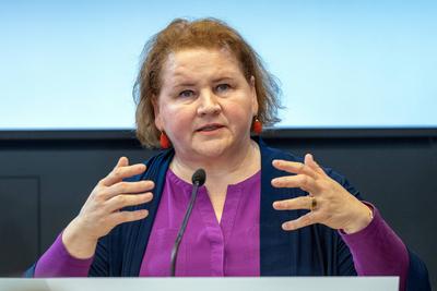 20250422 Pressekonferenz zur Schwerarbeit in der Pflege-stock-foto