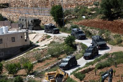 Israeli forces demolish a Palestinian-owned building that it was allegedly 'unauthorized' in Beit Emir-stock-foto