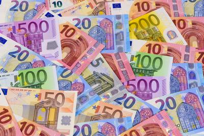 Viele Euro Geldscheine-stock-foto
