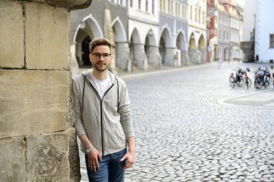 Lukas Natschinski bei einer exklusiven Sightseeing-Tour auf dem Untermarkt in der G?rlitzer Altstadt. G?rlitz, 20.04.202-stock-foto