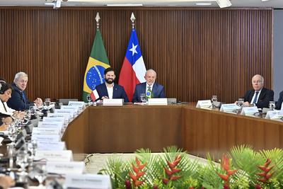 Presidente Lula recebe Gabriel Boric-stock-foto