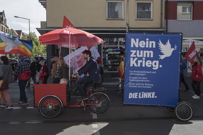 21.04.2025, Ostermarsch, N?rnberg: Zum traditionellen Ostermarsch gingen am Ostermontag mehrere hundert Menschen in N?rn-stock-foto