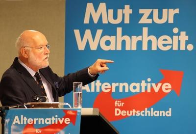 Bildnummer: 60435175  Datum: 04.09.2013  Copyright: imago/Gerhard LeberFensehduell Prof. Starbatty in Berlin GER, Berlin, Fensehduell Prof. Starbatty in Berlin, Professor ,AfD Wirtschaft people Joachim xas x1x 2013 quer Deutschland Germany Europa Euro Eurokrise Wirtschaftskrise Schuldenkrise Waehrungsunion W?hrungsunion Bankenkrise Finanzmarkt Verschuldung Professor Politik Politiker politican AfD Alternative f?r Deutschland Partei Pers?nlichkeit Bundesrepublik against gegen wahlkampf Bundesagswahl 2013 Kandidat wahl Wahlen 60435175 Date 04 09 2013 Copyright Imago Gerhard Liver  Prof Starbatty in Berlin ger Berlin  Prof Starbatty in Berlin Professor  Economy Celebrities Joachim  x1x 2013 horizontal Germany Germany Europe Euro ? crisis Economic crisis Debt crisis Monetary Union Monetary union Banking crisis Financial market Debt Professor politics Politicians   Alternative for Germany Party Personality Federal against against Election campaign  2013 Candidate Choice Choose-stock-photo