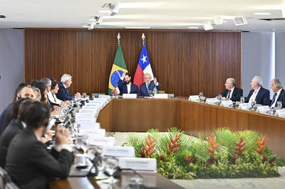 Presidente Lula recebe Gabriel Boric-stock-foto