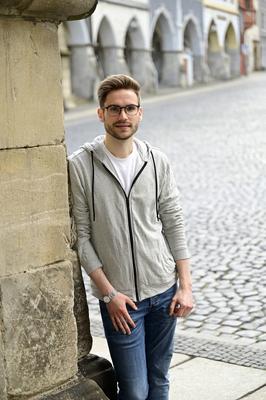 Lukas Natschinski bei einer exklusiven Sightseeing-Tour auf dem Untermarkt in der G?rlitzer Altstadt. G?rlitz, 20.04.202-stock-foto