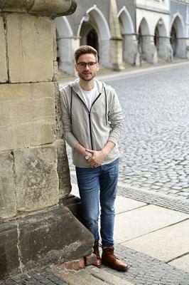 Lukas Natschinski bei einer exklusiven Sightseeing-Tour auf dem Untermarkt in der G?rlitzer Altstadt. G?rlitz, 20.04.202-stock-foto