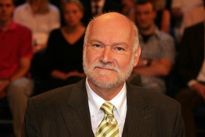 Bildnummer: 54606297  Datum: 31.07.2005  Copyright: imago/Fabian MatzerathProf. Dr. Joachim Starbatty, Experte f?r Wirtschaftspolitik und Arbeitsmarkt in der ARD-Talk-Sendung Sabine Christiansen am Sonntag (31.07.2005) in Berlin.     People Wirtschaft Portr?t GER kbdig xsk 2005 querBildnummer 54606297 Date 31 07 2005 Copyright Imago Fabian  Prof Dr Joachim Starbatty Expert for Economic Policy and Labour market in the ARD Talk Consignment Sabine Christiansen at Sunday 31 07 2005 in Berlin Celebrities Economy Portrait ger Kbdig xSK 2005 horizontal-stock-foto