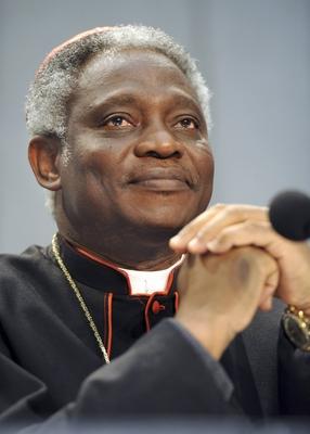 Bildnummer: 59741308  Datum: 18.10.2011  Copyright: imago/epdKardinal Peter Kodwo Appiah Turkson aus Ghana, Pr?sident des p?pstlichen Rats f?r Gerechtigkeit und Frieden (Foto vom 18.10.2011). Nach dem R?cktritt von Papst Benedikt XVI. wurden in Rom Plakate mit einem Bild des Pr?sidenten des P?pstlichen Rats f?r Gerechtigkeit und Frieden geklebt. Die Botschaft: W?hlt beim Konklave Peter Turkson . Der 64-j?hrige Kurienkardinal vereint in einer Person traditionelle Auffassungen in Fragen der Sexualmoral mit Kritik an neoliberaler Wirtschaftspolitik. Der farbige Kirchenmann aus Ghana gilt als umg?nglich, theologisch nah an den Positionen des emeritierten Papstes Benedikt XVI. und aufgrund internationaler Erfahrungen zugleich als weltgewandt. Wenn es hei?t, ein Kardinal aus Afrika k?nne Pontifex werden, wird sein Name zuerst genannt. Der sp?tere Erzbischof von Cape Coast und Vorsitzende der Bischofskonferenz seines Landes wuchs als viertes von zehn Kindern in einem Dorf in West-Ghana auf, bevor er vom heimischen Priesterseminar als vielversprechender Priesteramtskandidat zu weiterf?hrenden Studien in die USA geschickt wurde. DER ABDRUCK DES EPD-FOTOS IST HONORARPFLICHTIG! Kardinal Peter Kodwo Appiah Turkson xdp x0x 03 2011 hoch Kardinal Kardin?le Katholische Kirche Religionen  59741308 Date 18 10 2011 Copyright Imago epd Cardinal Peter  Appiah  out Ghana President the Papal Board for Justice and Peace Photo of 18 10 2011 after the Resignation from Pope Benedict XVI were in Rome Posters with a Picture the President the Papal Board for Justice and Peace stuck the Embassy elect the Conclave Peter  the 64 olds Curia Cardinal united in a Person traditional Views in Ask the Sexual morality with Criticism to  Economic Policy the colored church man out Ghana is as sociable theologically nah to the Positions the  Pope Benedict XVI and due international Experiences at the same time as Weltgewandt if it means a Cardinal out Africa could Pontiff will will be Name first called the later Archbishop from Cape Coast and Chairman the Bishopsu0026#39; Conference its Country Growth as Fourth from ten Children in a Village in WEST Ghana on before he of home Seminary as promising  to secondary Studies in the USA cleverly was the Imprint the epd Photos is  Cardinal Peter  Appiah  XDP x0x 03 2011 vertical Cardinal Cardinals Catholic Church Religions-stock-photo