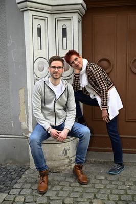 Lukas Natschinski mit Mutter Gundula bei einer exklusiven Sightseeing-Tour in der Br?derstra?e am Sch?nhof in der G?rlit-stock-foto