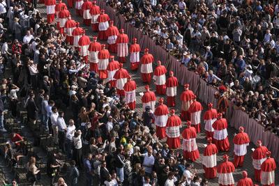 News - Pope Francis' body is carried in a coffin into Saint Peter's Basilica-stock-photo