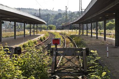 Prellbock am Stumpfgleis als Gleisabschluss am Bahnhof in Altenbeken, Deutschland, Nordrhein-Westfalen, Altenbeken Buffe-stock-foto