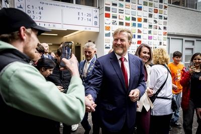 King visits Beverwijk Burns Center, Beverwijk, The Netherlands-stock-foto