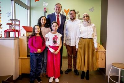 King visits Beverwijk Burns Center, Beverwijk, The Netherlands-stock-foto