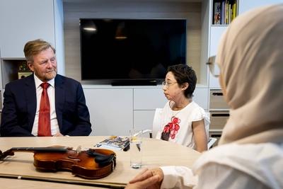 King visits Beverwijk Burns Center, Beverwijk, The Netherlands-stock-foto