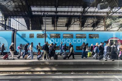 New-generation Ouigo high-speed train-stock-foto