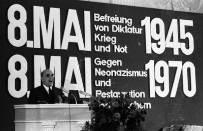 8.Mai 1945 als Tag der Befreiung 1970 begangen. DEU, Deutschland, Bonn: Mit einem internationalen Festakt gedachte die V-stock-photo