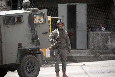 Israeli Special Forces raid a house in Hashashin area in Balata Refugee Camp, east of Nablus, West Bank-stock-foto