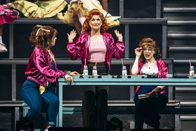 Grease-Ensemble-stock-foto