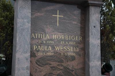 Attila H?RBIGER - Paula WESSELY Wien, Grinzinger Friedhof, 06. 01. 2011 Grab am Grinzinger Friedhof von Attila H?rbiger-stock-foto