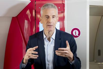 New-generation Ouigo high-speed train-stock-foto