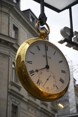 Bildnummer: 54840762  Datum: 07.03.2007  Copyright: imago/INSADCOSchweizer Uhr der Marke Beyer an einem Uhrengesch?ft in der Schweiz Schweiz Wirtschaft kbdig xcb 2007 hoch Handel Juwelier Minute P?nktlichkeit Schmuckgesch?ft Schmuckhandel Stunde Uhr Uhrzeit Wirtschaft Zeit p?nktlich rechtzeitig o0 ObjekteBildnummer 54840762 Date 07 03 2007 Copyright Imago INSADCO Swiss Clock the Brand Beyer to a Watches business in the Switzerland Switzerland Economy Kbdig  2007 vertical Trade Jeweler Minutes Punctuality Jewelry business Jewellery trade Hour Clock Time Economy Time punctual time o0 Objects-stock-foto