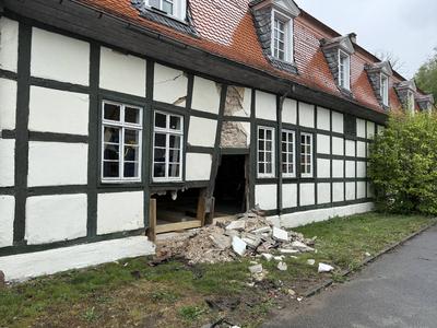 M?rfelden-Walldorf 24.04.2025: Unfall am historischen Jagdschloss M?nchbruch-stock-foto