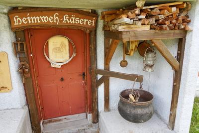 Anton Geisser 01.08.2024 Landwirtschaft, Bild : Alpkaeserei Dekoration *** Anton Geisser 01 08 2024 Agriculture, picture-stock-photo