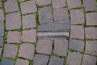 Erinnerung an die B?cherverbrennung am 10. Mai 1933 auf dem Bonner Marktplatz Erinnerung an die B?cherverbrennung am 10.-stock-foto
