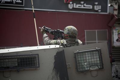 Israeli Special Forces raid a house in Hashashin area in Balata Refugee Camp, east of Nablus, West Bank-stock-foto