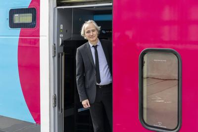 New-generation Ouigo high-speed train-stock-foto
