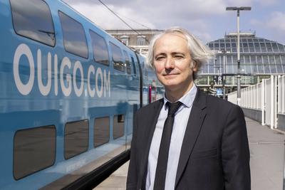 New-generation Ouigo high-speed train-stock-foto