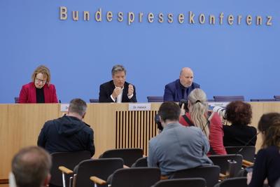 Dr. Elga Bartsch, Abteilungsleiterin Wirtschaftspolitik im BMWK, Bundesminister f?r Wirtschaft und Klimaschutz Dr. Rober-stock-foto