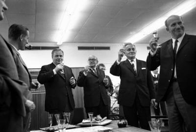 ttz 1. Ausgabe Boulevardzeitung tz M?nchen Mittwoch 18. September 1968 1. Erscheinungstag Redaktion 22.00 Uhr Dienstag-stock-foto
