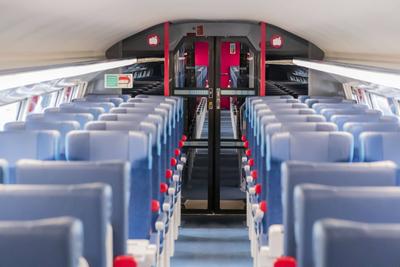 New-generation Ouigo high-speed train-stock-foto