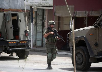 Israeli Special Forces raid a house in Hashashin area in Balata Refugee Camp, east of Nablus, West Bank-stock-foto