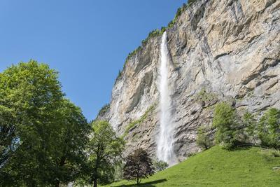 Staubbachf?lle im Lauterbrunnental bei Lauterbrunnen Staubbachfall im Lauterbrunnental, Lauterbrunnen, Berner Oberland,-stock-foto