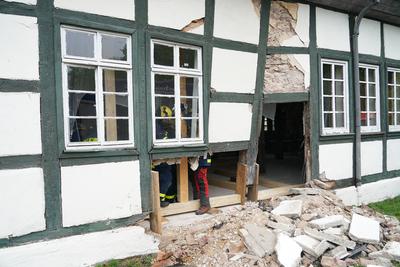 M?rfelden-Walldorf 24.04.2025: Unfall am historischen Jagdschloss M?nchbruch-stock-foto