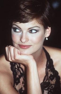 Bildnummer: 56809644  Datum: 01.11.1991  Copyright: imago/teutopressLinda Evangelista 11/95 mapo Model Frau USA dunkelhaarig kurzhaarig hoch Portrait Hand neutral People xns x0x 1991 hoch  56809644 Date 01 11 1991 Copyright Imago  Linda Evangelista 11 95  Model Woman USA dark haired short vertical Portrait Hand neutral Celebrities xns x0x 1991 vertical-stock-foto