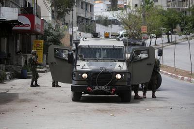Israeli Special Forces raid a house in Hashashin area in Balata Refugee Camp, east of Nablus, West Bank-stock-foto